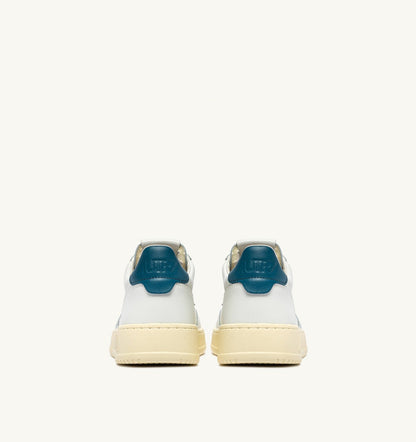 AUTRY MEDALIST LOW SNEAKERS IN WHITE AND MALLARD BLUE LEATHER