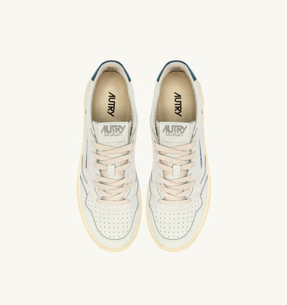 AUTRY MEDALIST LOW SNEAKERS IN WHITE AND MALLARD BLUE LEATHER