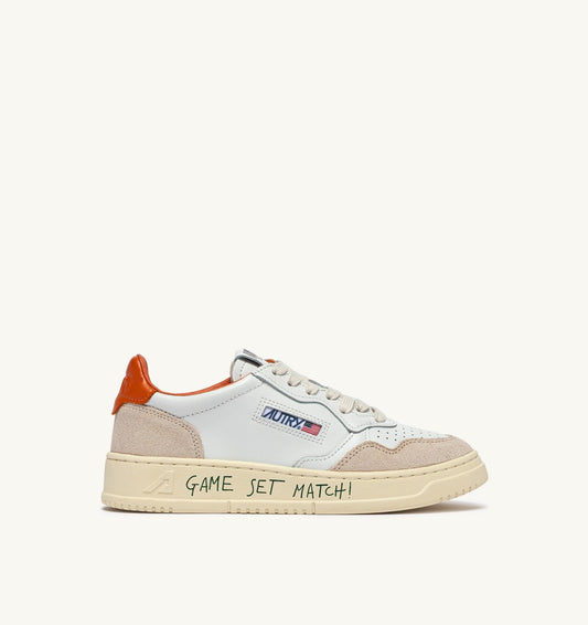 AUTRY MEDALIST LOW SNEAKERS IN LEATHER AND SUEDE COLOR WHITE AND HAWAIIAN SUNSET WITH LETTERING