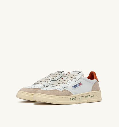 AUTRY MEDALIST LOW SNEAKERS IN LEATHER AND SUEDE COLOR WHITE AND HAWAIIAN SUNSET WITH LETTERING