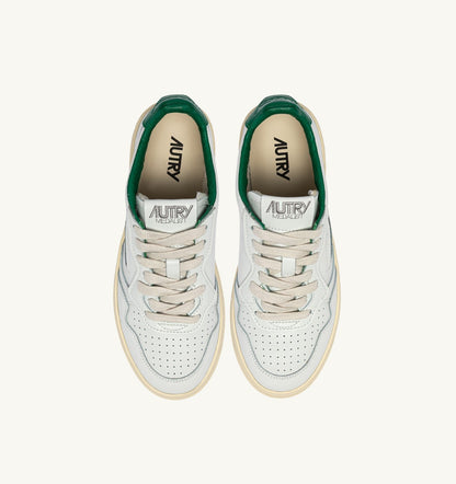 AUTRY MEDALIST LOW SNEAKERS IN LEATHER COLOR WHITE AND GREEN JACKET WITH LETTERING