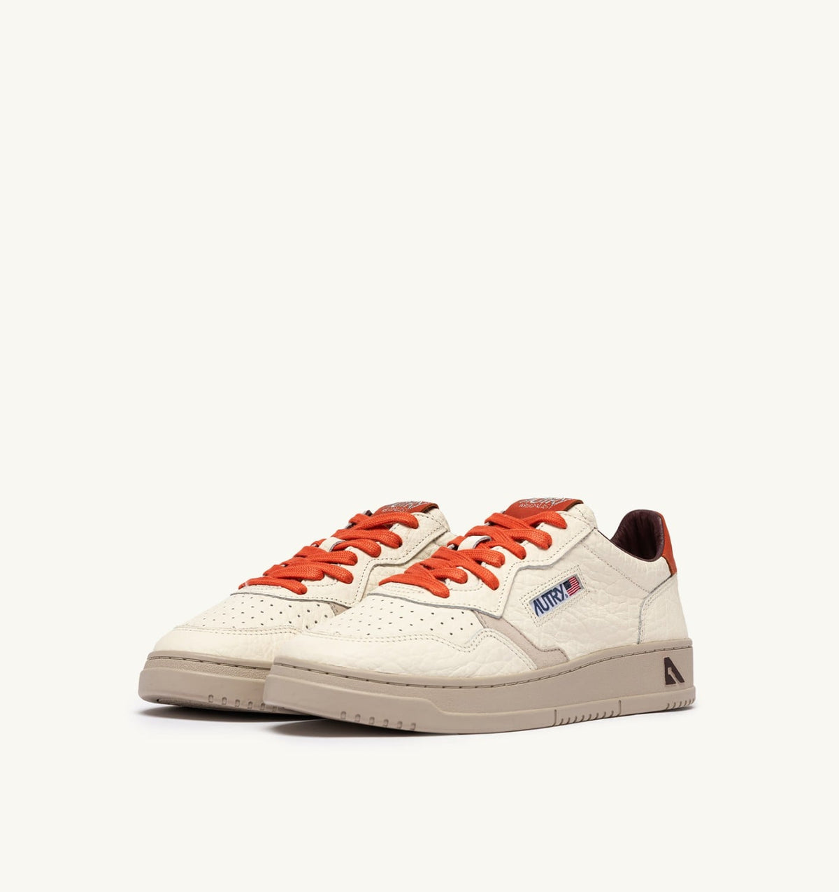 AUTRY MEDALIST LOW SNEAKERS IN SAND AND PUMPKIN LEATHER