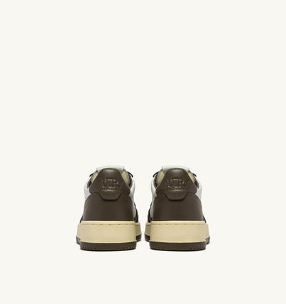 AUTRY MEDALIST LOW BICOLOR SNEAKERS IN WHITE AND CHOCOLATE LEATHER