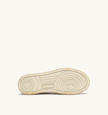 AUTRY MEDALIST LOW SUPER VINTAGE SNEAKERS IN WHITE AND ANTIQUE BLACK LEATHER