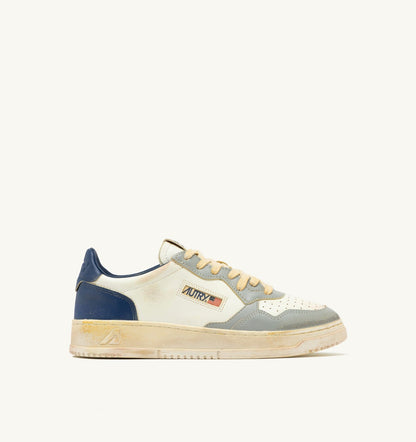 AUTRY MEDALIST LOW SUPER VINTAGE SNEAKERS IN LIMESTONE WHITE AND BLUE LEATHER