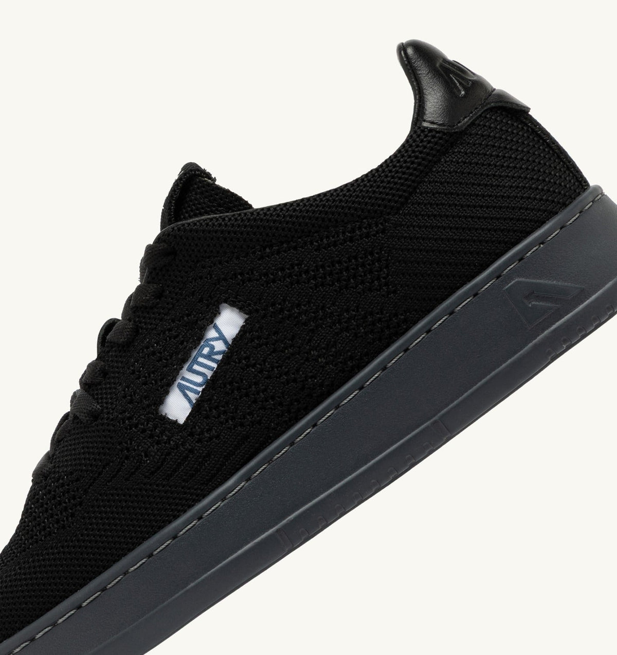 AUTRY MEDALIST EASEKNIT LOW SNEAKERS IN BLACK KNIT