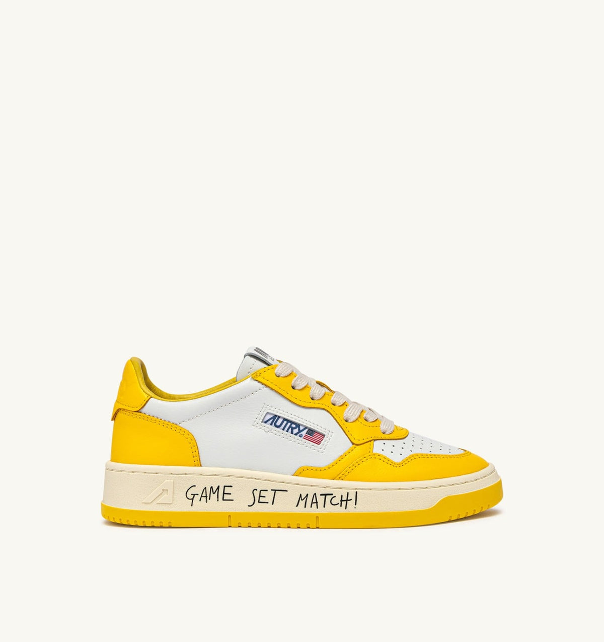 AUTRY MEDALIST LOW SNEAKERS IN WHITE AND SLICKER LEATHER WITH LETTERING