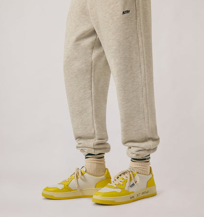 AUTRY MEDALIST LOW SNEAKERS IN WHITE AND SLICKER LEATHER WITH LETTERING