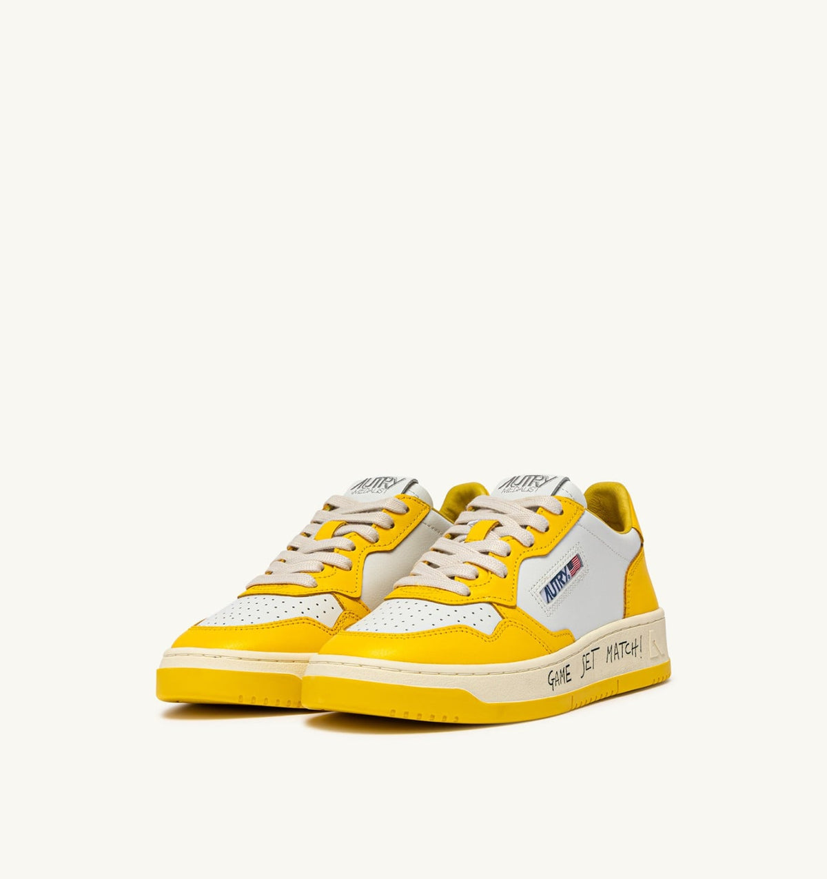 AUTRY MEDALIST LOW SNEAKERS IN WHITE AND SLICKER LEATHER WITH LETTERING