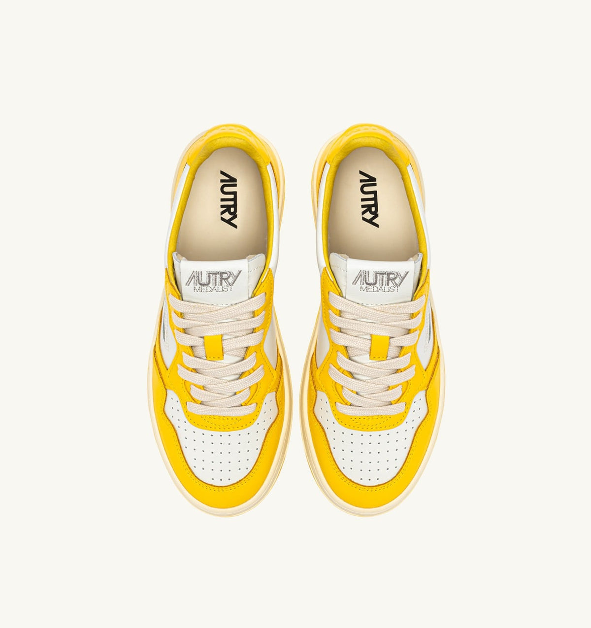 AUTRY MEDALIST LOW SNEAKERS IN WHITE AND SLICKER LEATHER WITH LETTERING