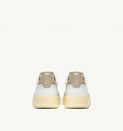 AUTRY MEDALIST LOW SNEAKERS IN WHITE AND FEATHER GRAY LEATHER