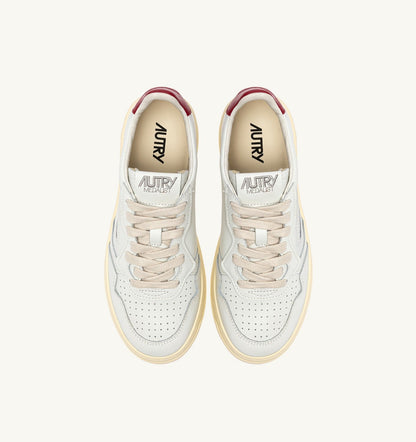 AUTRY MEDALIST LOW SNEAKERS IN WHITE AND DEEP CLARET LEATHER