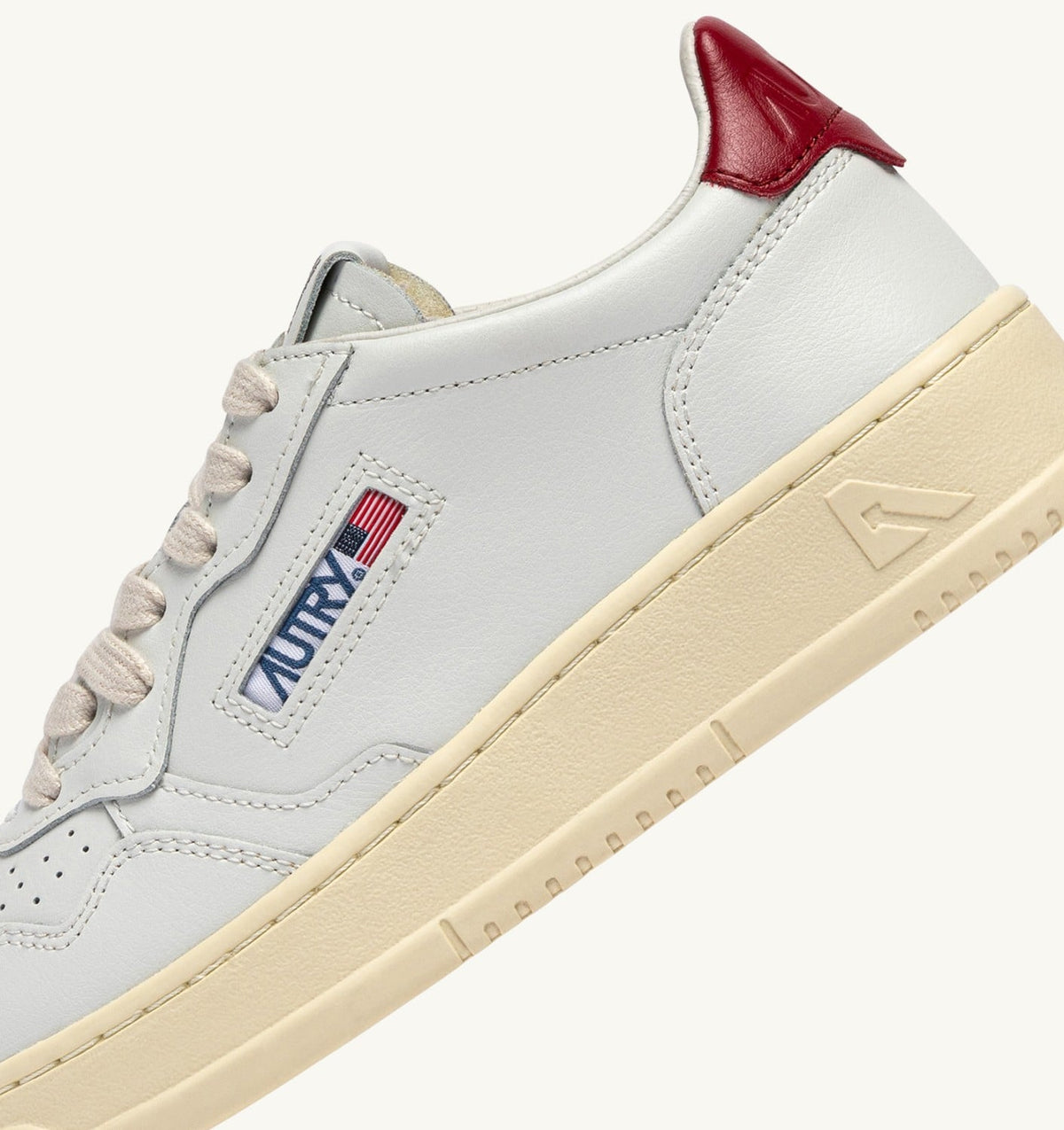 AUTRY MEDALIST LOW SNEAKERS IN WHITE AND DEEP CLARET LEATHER