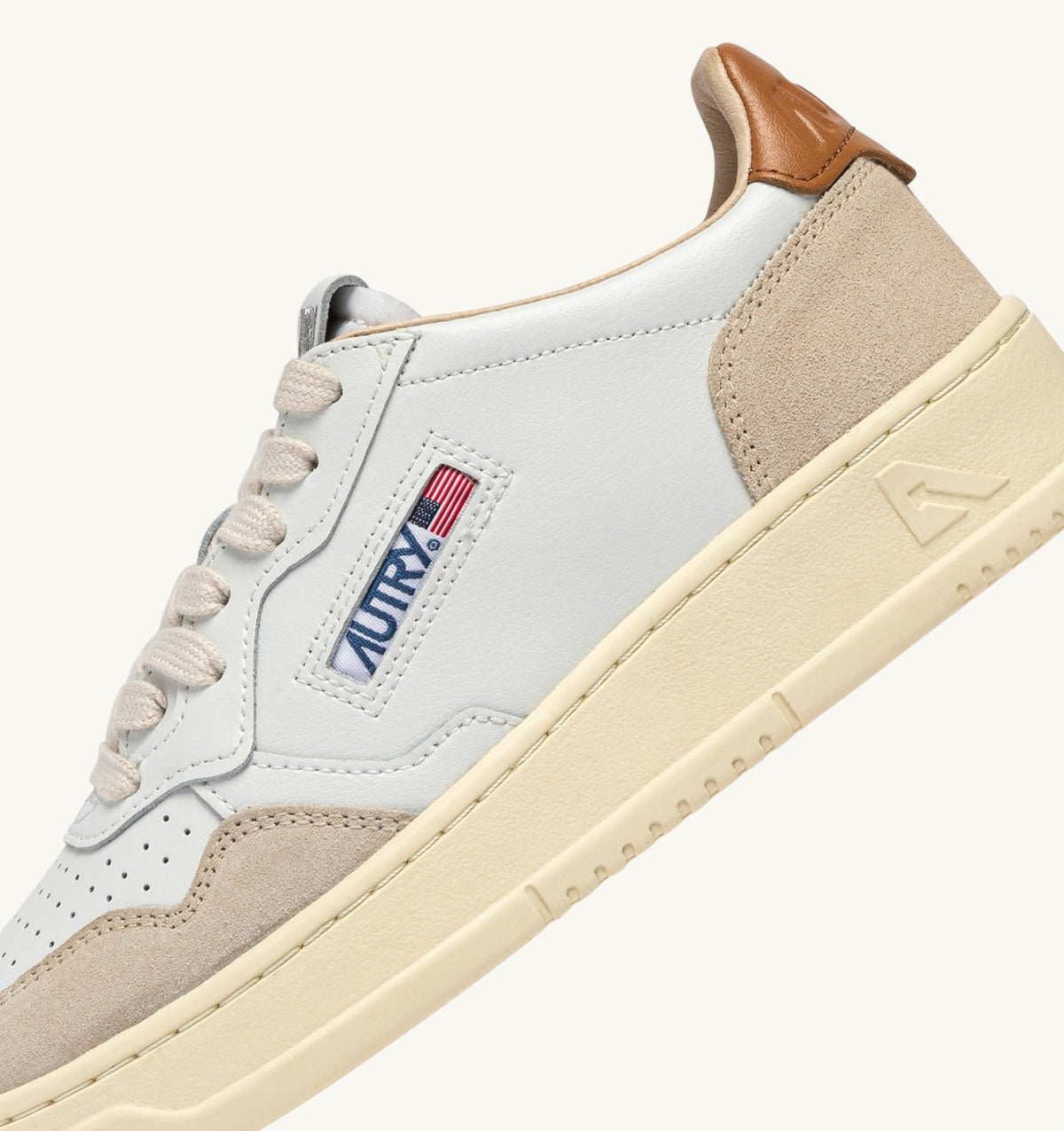AUTRY MEDALIST LOW SNEAKERS IN WHITE LEATHER AND LION SUEDE
