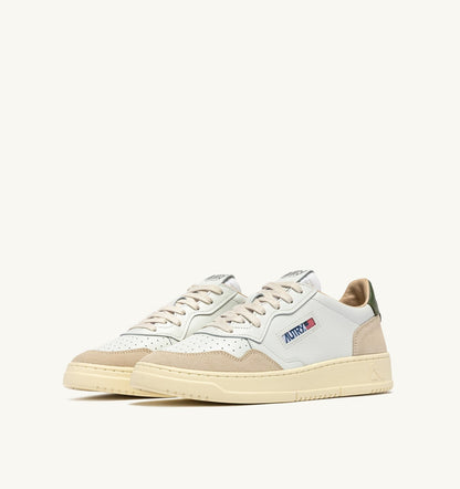 AUTRY MEDALIST LOW SNEAKERS IN WHITE LEATHER AND BRONZE GREEN SUEDE