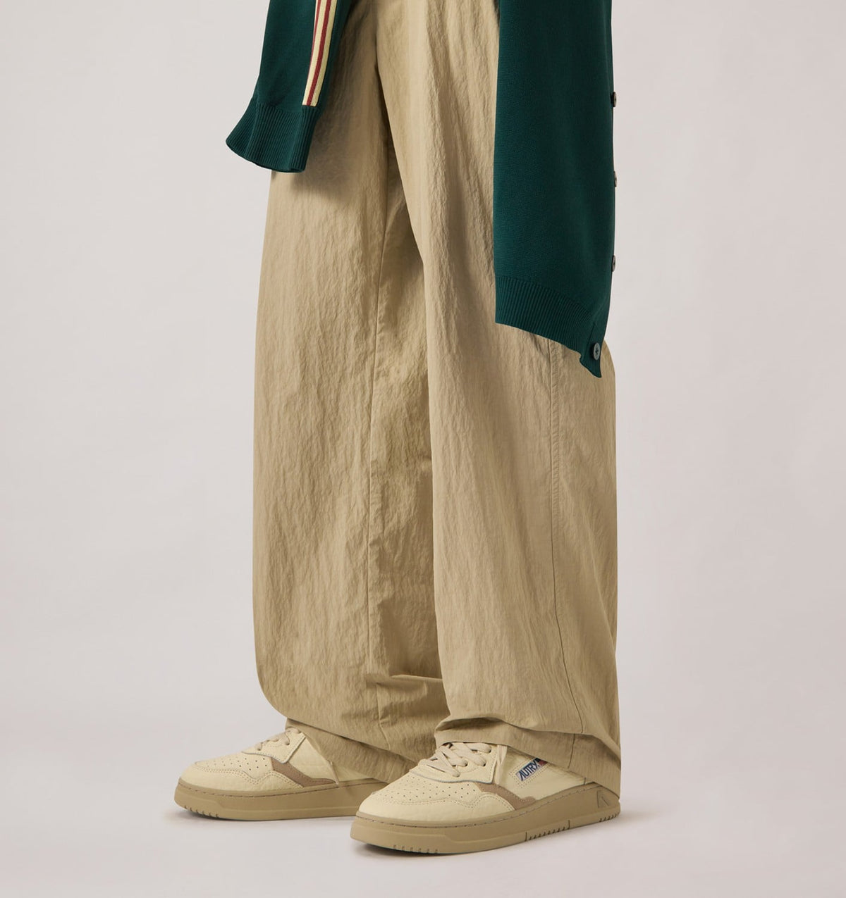 AUTRY MEDALIST LOW SNEAKERS IN FEATHER GRAY AND DARK SEA LEATHER