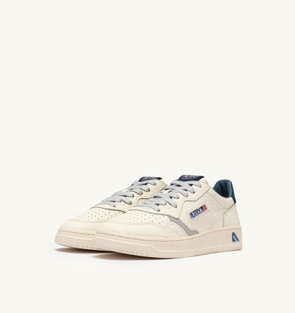 AUTRY MEDALIST LOW SNEAKERS IN BLUE DEPTHS AND VAPOR LEATHER