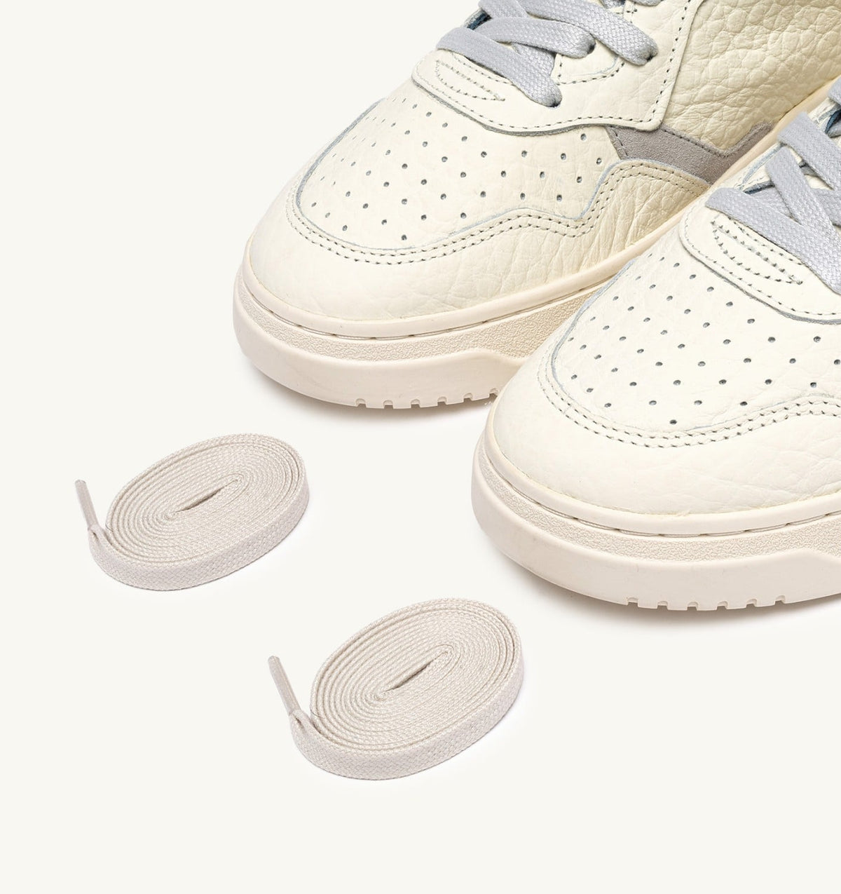 AUTRY MEDALIST LOW SNEAKERS IN BLUE DEPTHS AND VAPOR LEATHER