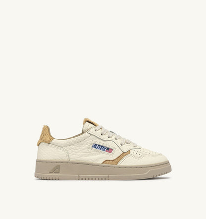 AUTRY MEDALIST LOW SNEAKERS IN SAND LEATHER