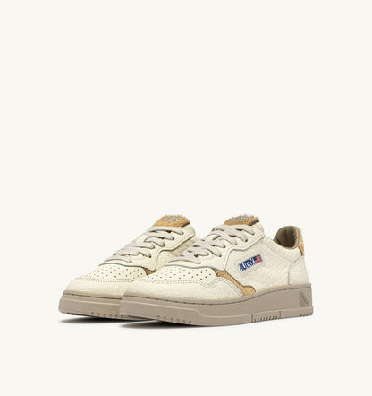 AUTRY MEDALIST LOW SNEAKERS IN SAND LEATHER