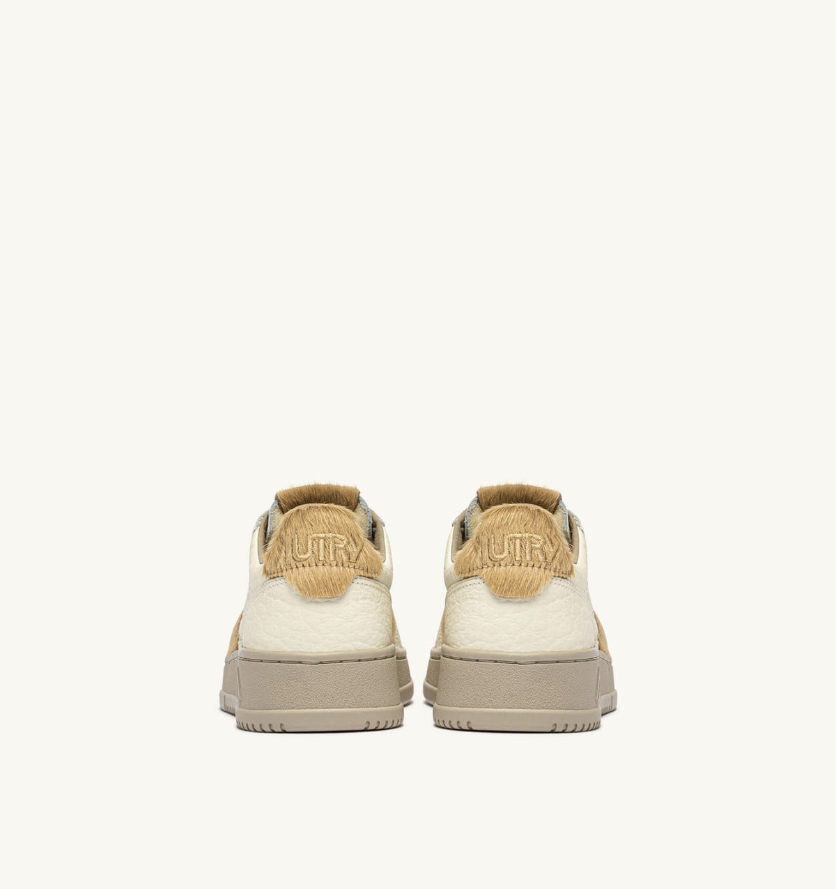 AUTRY MEDALIST LOW SNEAKERS IN SAND LEATHER