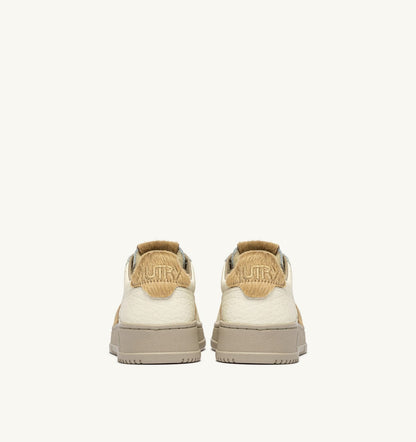 AUTRY MEDALIST LOW SNEAKERS IN SAND LEATHER