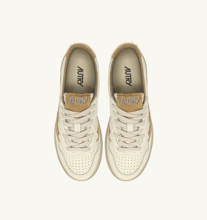 AUTRY MEDALIST LOW SNEAKERS IN SAND LEATHER
