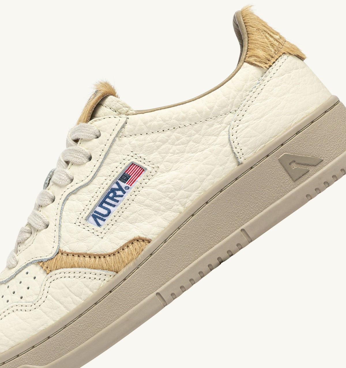 AUTRY MEDALIST LOW SNEAKERS IN SAND LEATHER