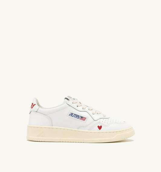 AUTRY SNEAKERS MEDALIST 'LOVE' IN WHITE AND RED LEATHER