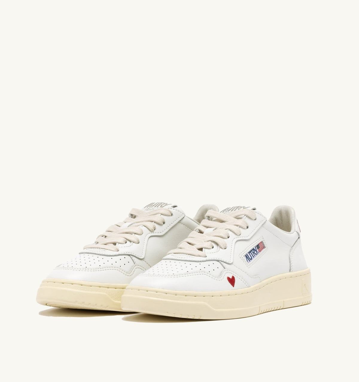 AUTRY SNEAKERS MEDALIST 'LOVE' IN WHITE AND RED LEATHER