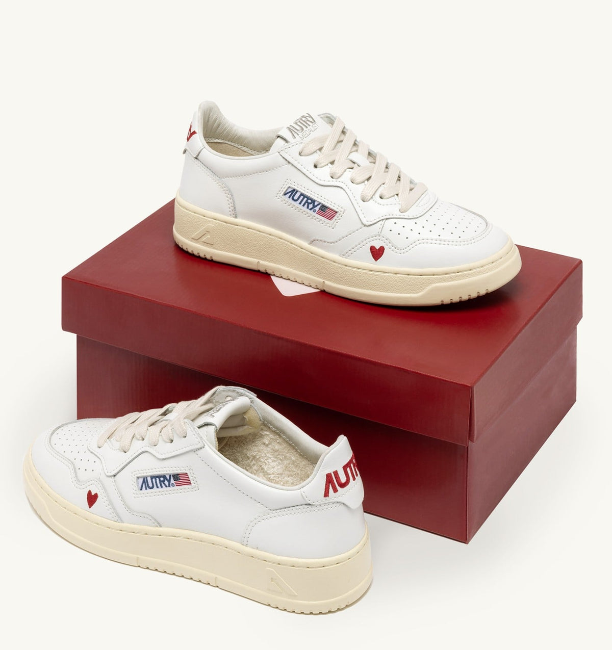 AUTRY SNEAKERS MEDALIST 'LOVE' IN WHITE AND RED LEATHER