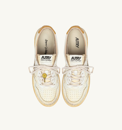 AUTRY MEDALIST LOW SUPER VINTAGE SNEAKERS IN WHITE AND YELLOW LEATHER