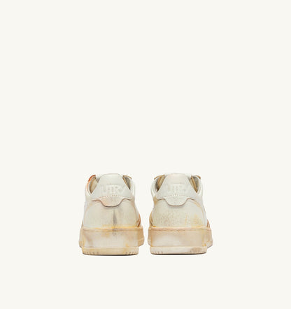 AUTRY MEDALIST LOW SUPER VINTAGE SNEAKERS IN WHITE LEATHER