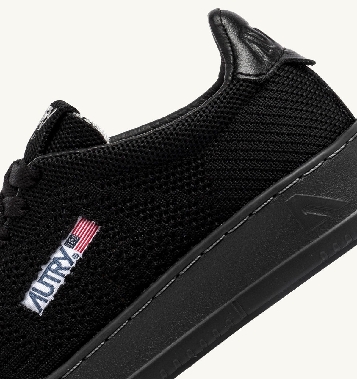 AUTRY MEDALIST EASEKNIT LOW SNEAKERS IN BLACK KNIT