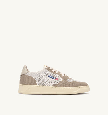 AUTRY MEDALIST EASEKNIT LOW SNEAKERS IN IVORY WHITE AND PELICAN KNIT