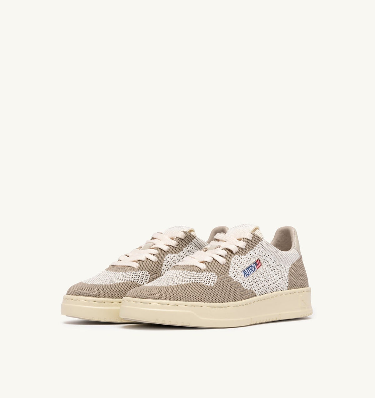 AUTRY MEDALIST EASEKNIT LOW SNEAKERS IN IVORY WHITE AND PELICAN KNIT