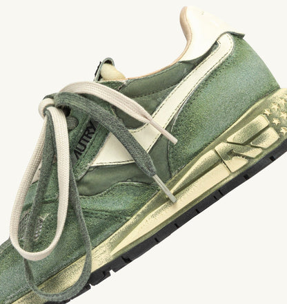 AUTRY REELWIND SUPER VINTAGE SNEAKERS IN LEPRECHAUN AND WHITE SUEDE AND NYLON