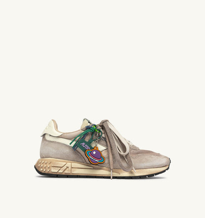 AUTRY REELWIND SUPER VINTAGE SNEAKERS IN WOODSMOKE AND WHITE SUEDE AND NYLON
