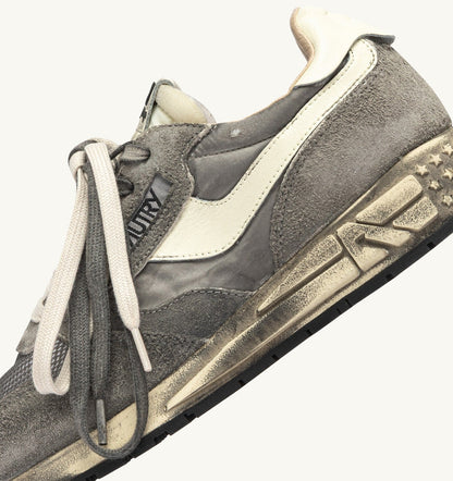 AUTRY REELWIND SUPER VINTAGE SNEAKERS IN WHITE AND BLACK SUEDE AND NYLON
