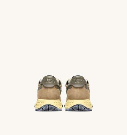 AUTRY REELWIND LOW SNEAKERS IN FOAM SUGAR AND COVERT GREEN NYLON AND SUEDE