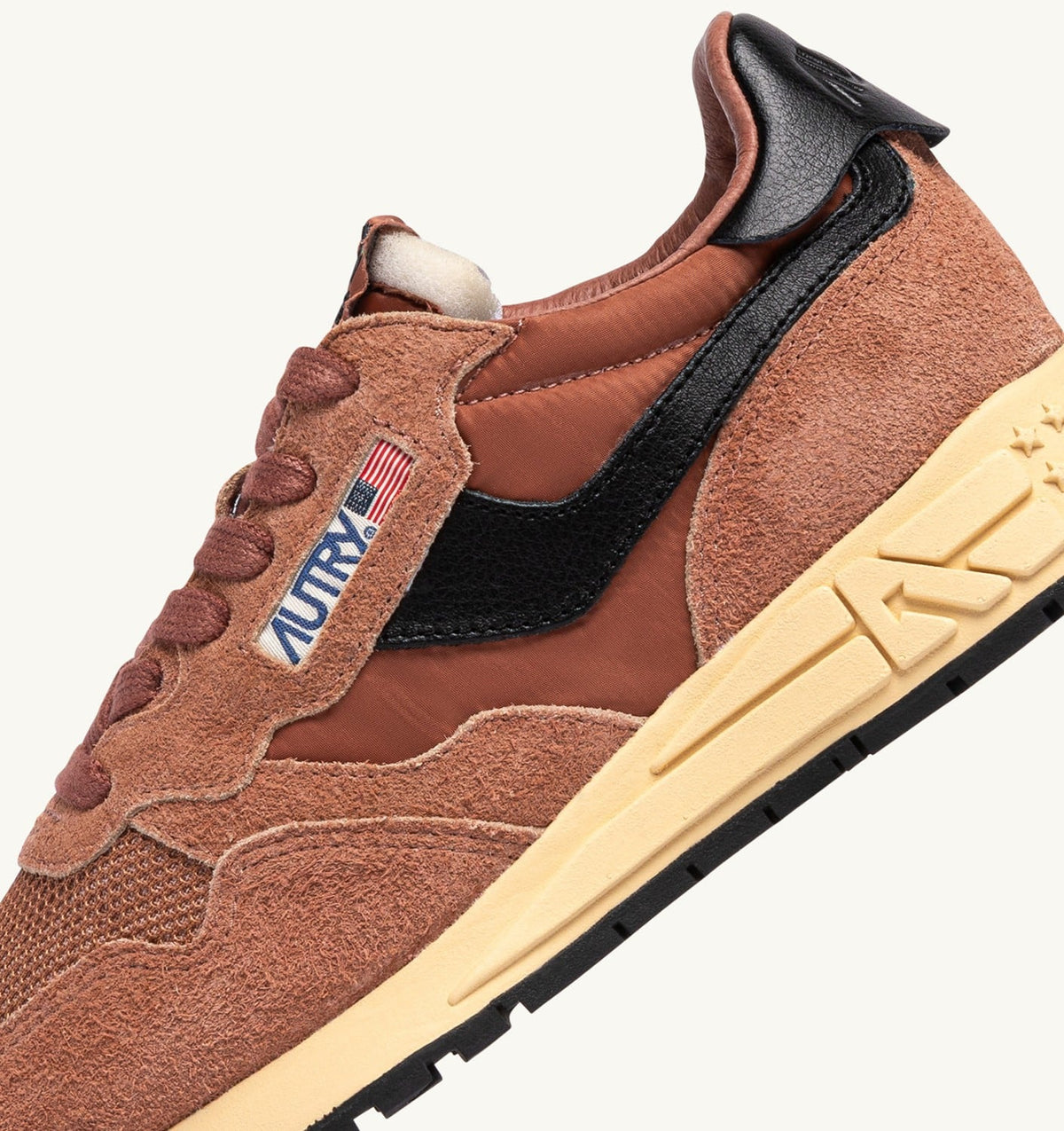 AUTRY REELWIND LOW SNEAKERS IN MOCHA AND BLACK NYLON AND SUEDE