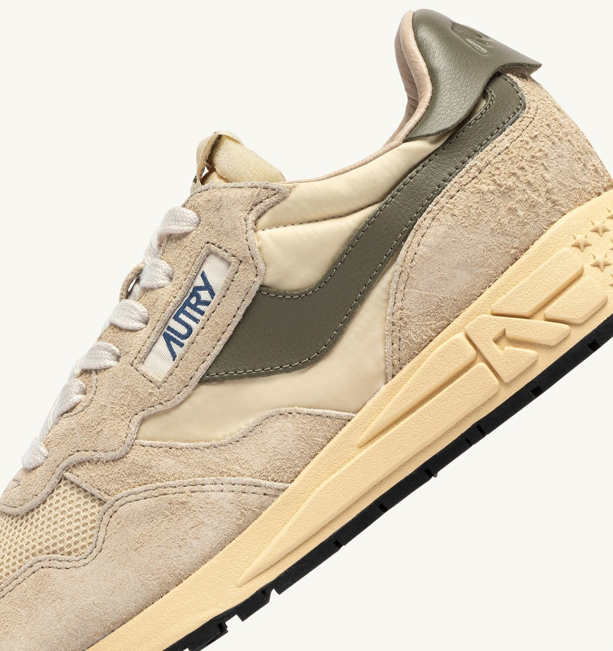 AUTRY REELWIND LOW SNEAKERS IN ECRU AND COVERT GREEN NYLON AND SUEDE