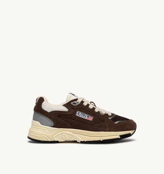 AUTRY HYPERWAY SNEAKERS IN MARSHMALLOW AND TERRACOTTA SUEDE AND MESH