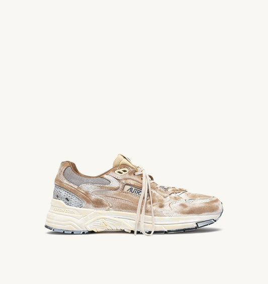 AUTRY HYPERWAY SUPER VINTAGE SNEAKERS IN MILKSHAKE AND SILVER SUEDE