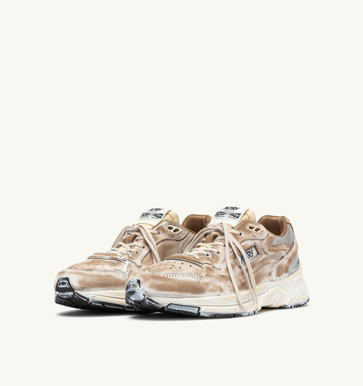 AUTRY HYPERWAY SUPER VINTAGE SNEAKERS IN MILKSHAKE AND SILVER SUEDE