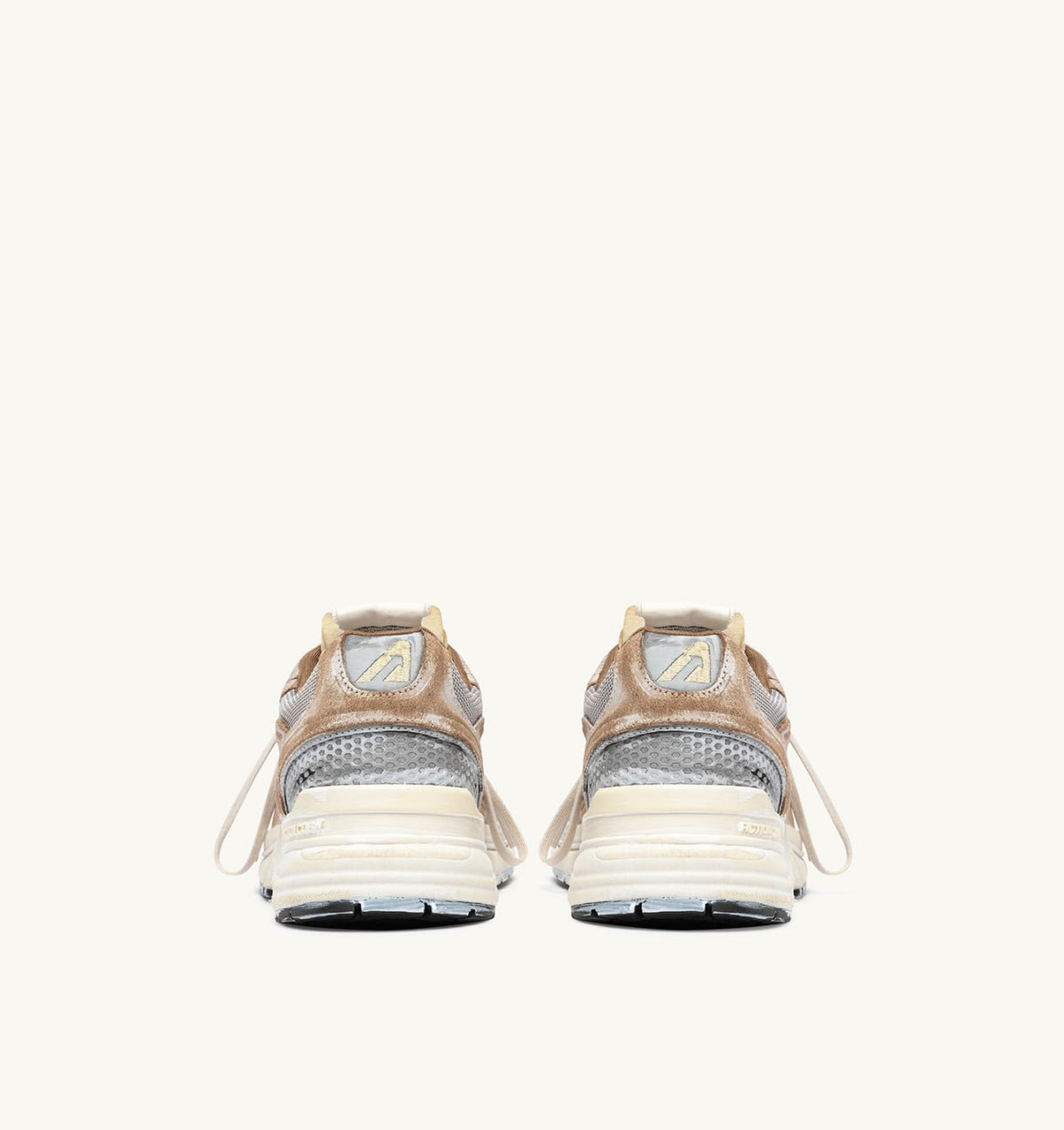 AUTRY HYPERWAY SUPER VINTAGE SNEAKERS IN MILKSHAKE AND SILVER SUEDE