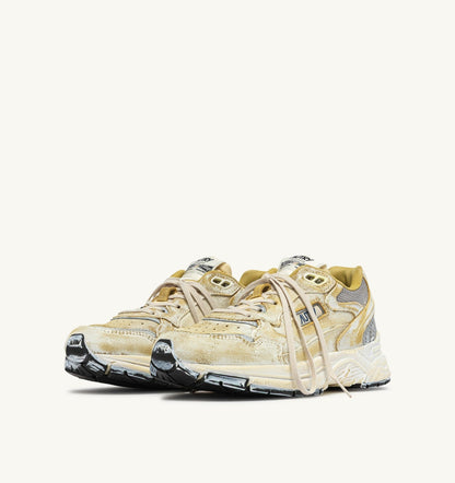 AUTRY HYPERWAY SUPER VINTAGE SNEAKERS IN YELLOW AND SILVER SUEDE