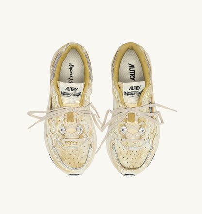 AUTRY HYPERWAY SUPER VINTAGE SNEAKERS IN YELLOW AND SILVER SUEDE