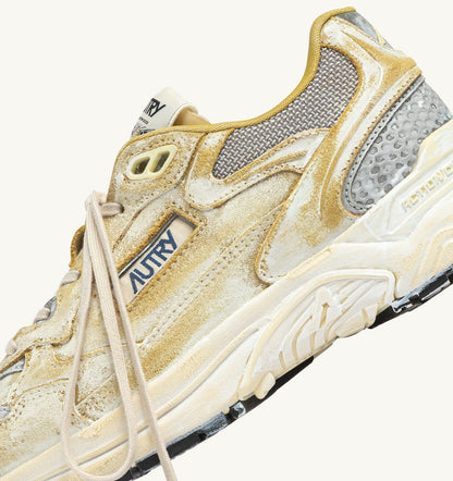 AUTRY HYPERWAY SUPER VINTAGE SNEAKERS IN YELLOW AND SILVER SUEDE