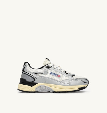 AUTRY HYPERWAY SNEAKERS IN WHITE SILVER AND BLACK SYNTHETIC LEATHER AND MESH